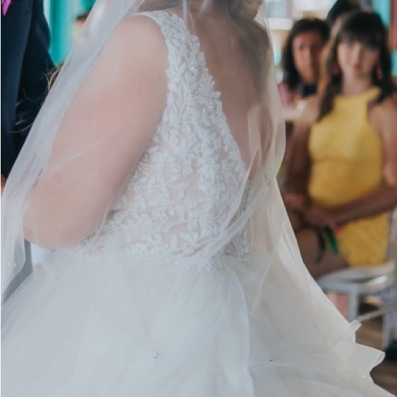 Wedding dress Size 20 fits like 18 - Picture 6 of 7